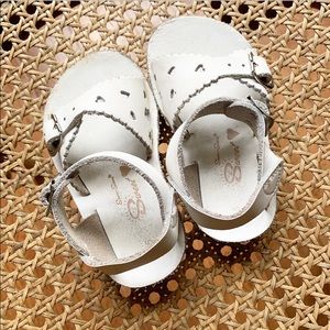 Kids White Sweetheart Sun-San Sandals Size 5